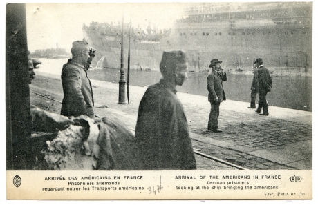 Arrivée des Américains en France - Prisonniers allemands regardant entrer les transports américains