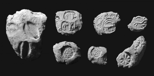 fig.11 Tell Sabi Abyad, mottes de scellement et traces de sceaux (d'après Akkermans 2013)